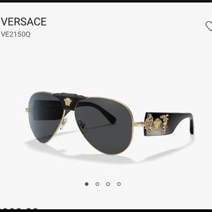 Authentic VERSACE pilot sunglasses 😎, normal scratches of use , priced to sell!
